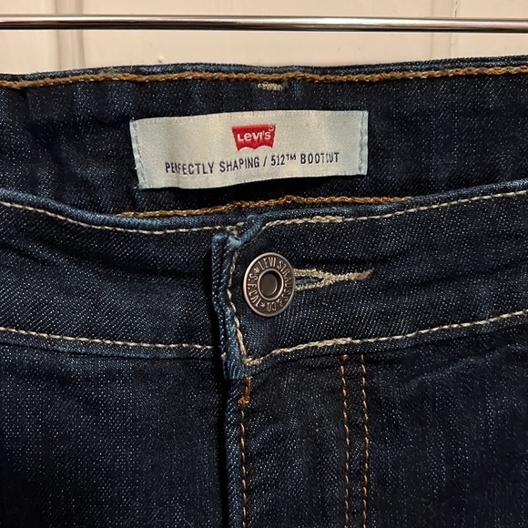 Levi’s Perfectly Shaping 512 Bootcut Jeans - Picture 2 of 9